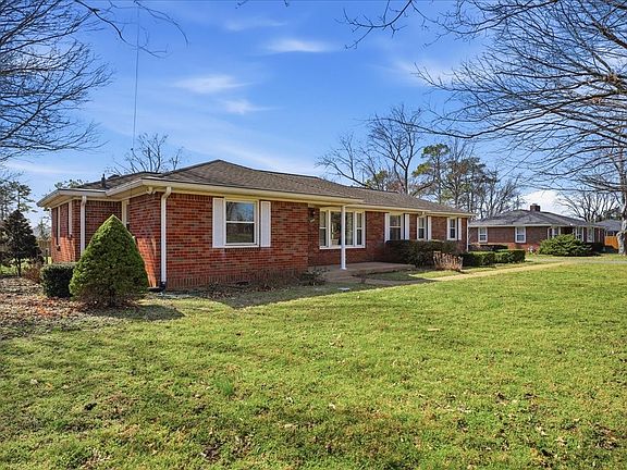 5th image of 2525 Meadowood Dr