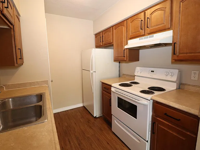 23053 Main St #14 — Photo 9