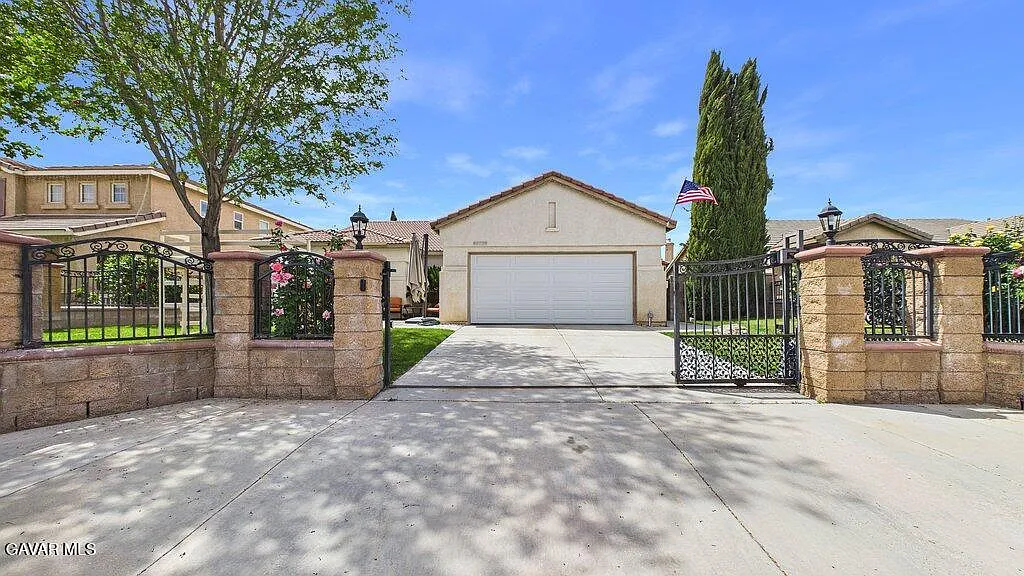 45759 Tiana Rose St photo 1