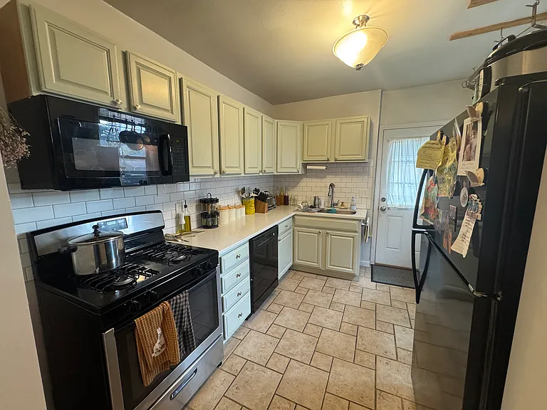 1461 Tolma Ave — Photo 7