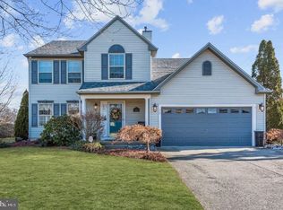 12 Amberfield Dr, Delran, NJ 08075