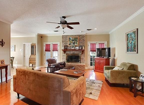 3rd image of 87 Yosemite Dr