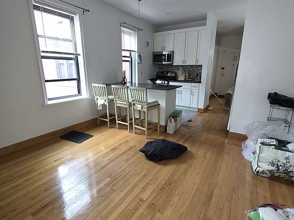 4th image of 3006 29th St APT 6S