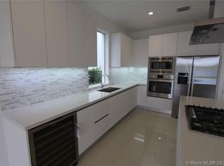 9855 NW 75th Ter, Doral, FL 33178