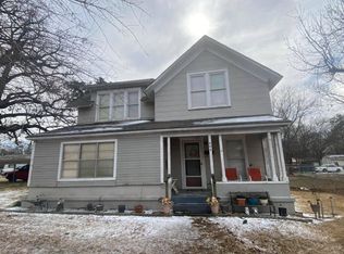404 E 12th St, Tishomingo, OK 73460