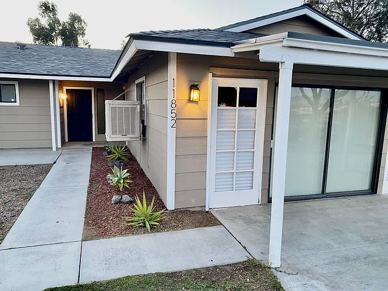 11852 Ivy Ave — Photo 2