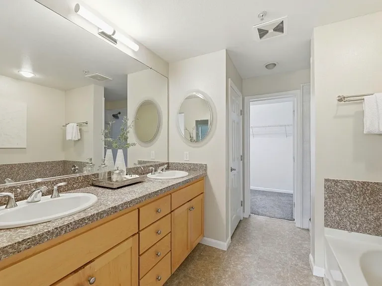 800 N 8th St #220 — Photo 3