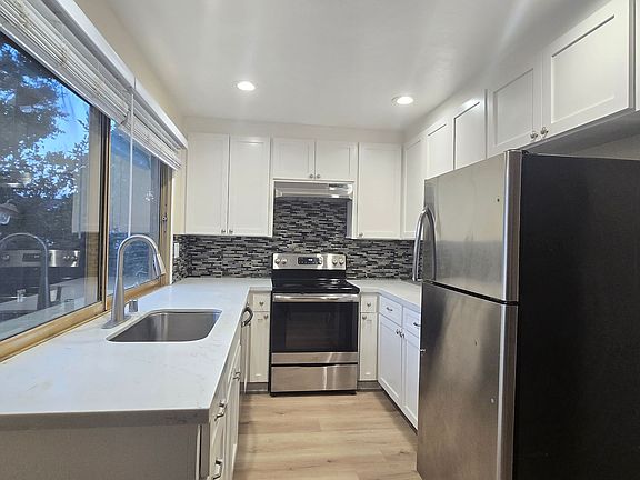 3rd image of 6003 Paxton Ct