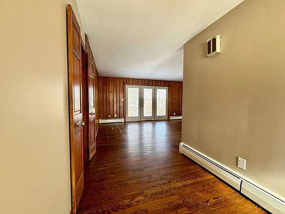 4th image of 3510 Banning Rd