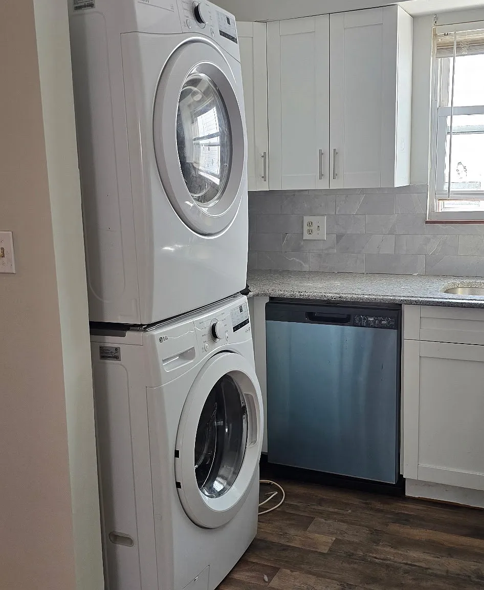 3 bed, 750 sqft, $3,700 — Photo 3