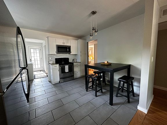 5th image of 1210 Longfellow Ave