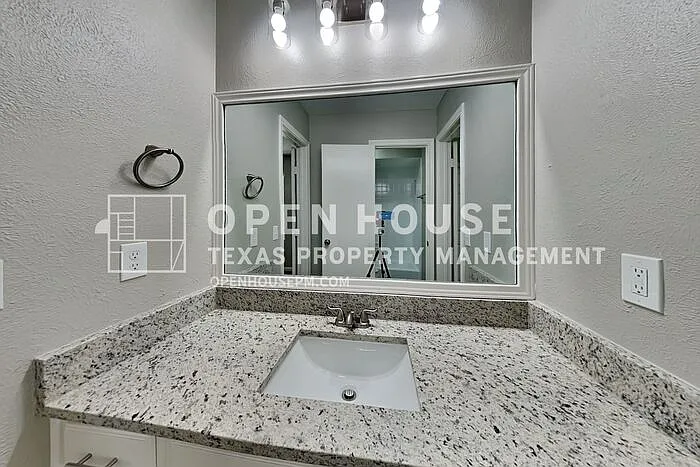 8607 Pines Place Dr — Photo 16