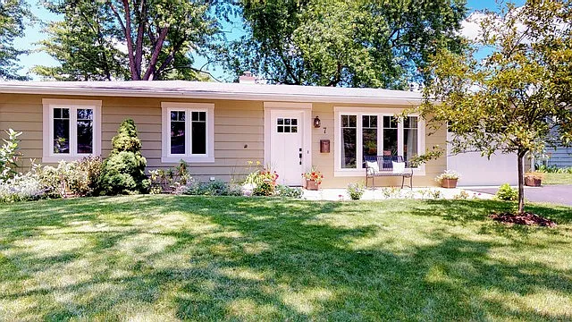 7 Circle Dr W photo 1