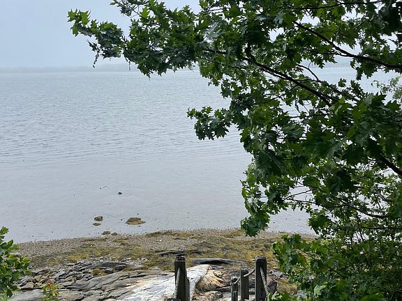 Stair down to the water.