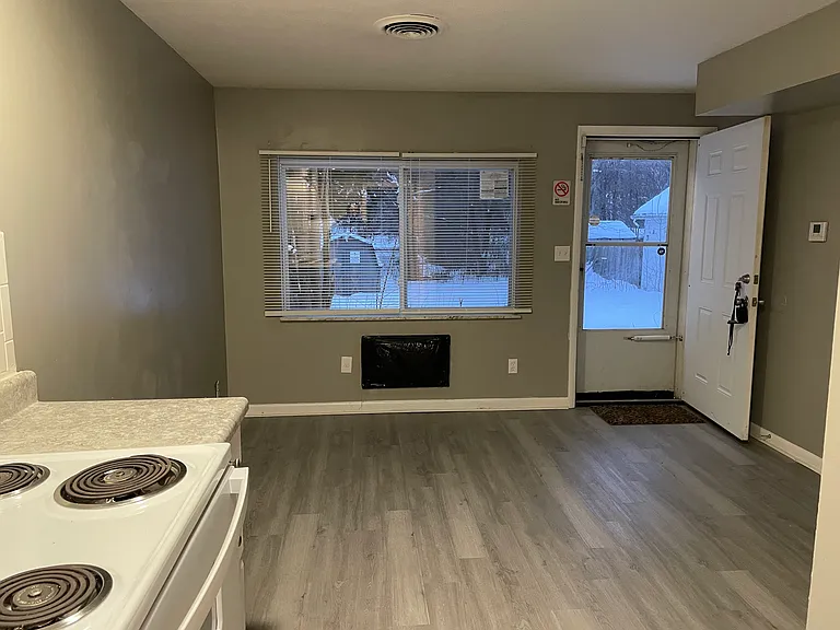 595 Brown St — Photo 18