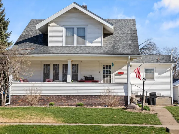 618 N 6th Ave E, Newton, IA 50208