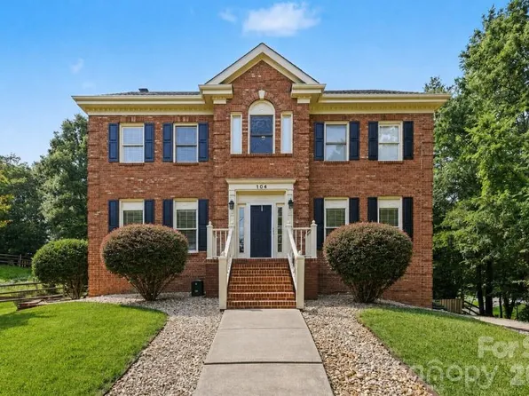 104 Southern Cross Ln, Matthews, NC 28105