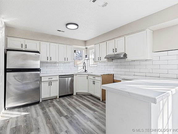 4th image of 1319 S 124th East Ave