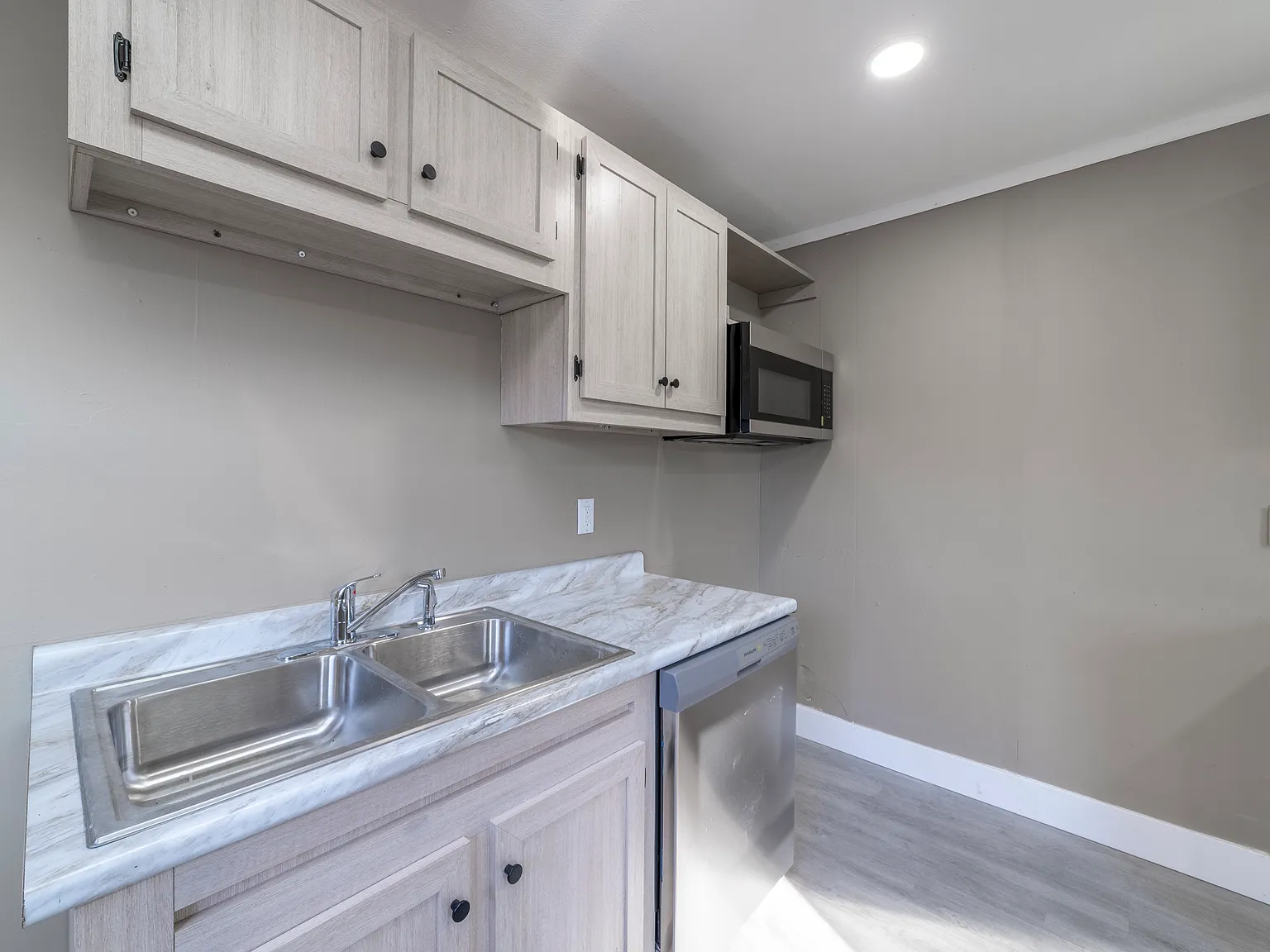 3 bed, 1008 sqft, $1,700 — Photo 3