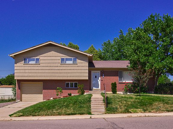3rd image of 10829 Roseanna Dr