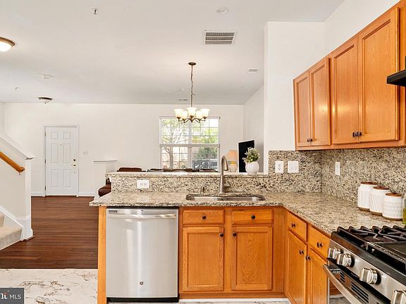 5th image of 43643 McDowell Sq