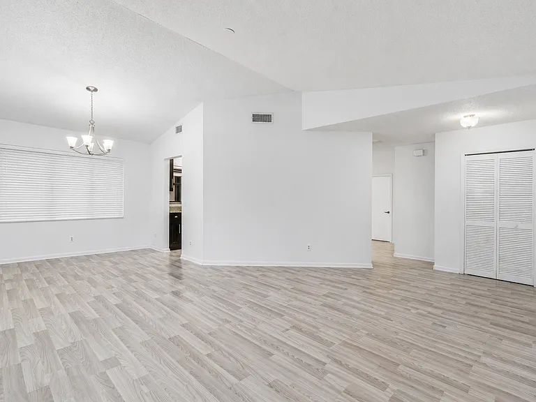190 Parkwood Dr — Photo 8