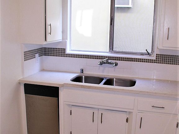 4th image of 11832 Goshen Ave APT 1