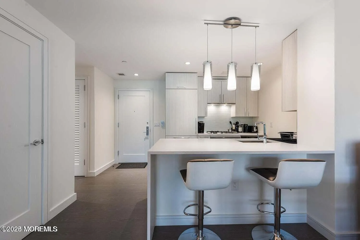 15 Morris Ave — Photo 3
