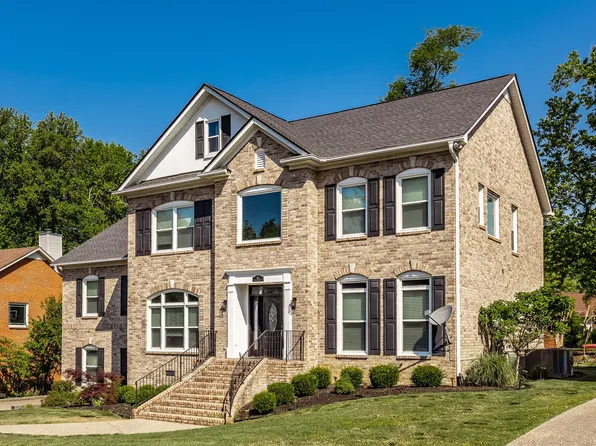 102 Fairlake Ct, Hendersonville, TN 37075