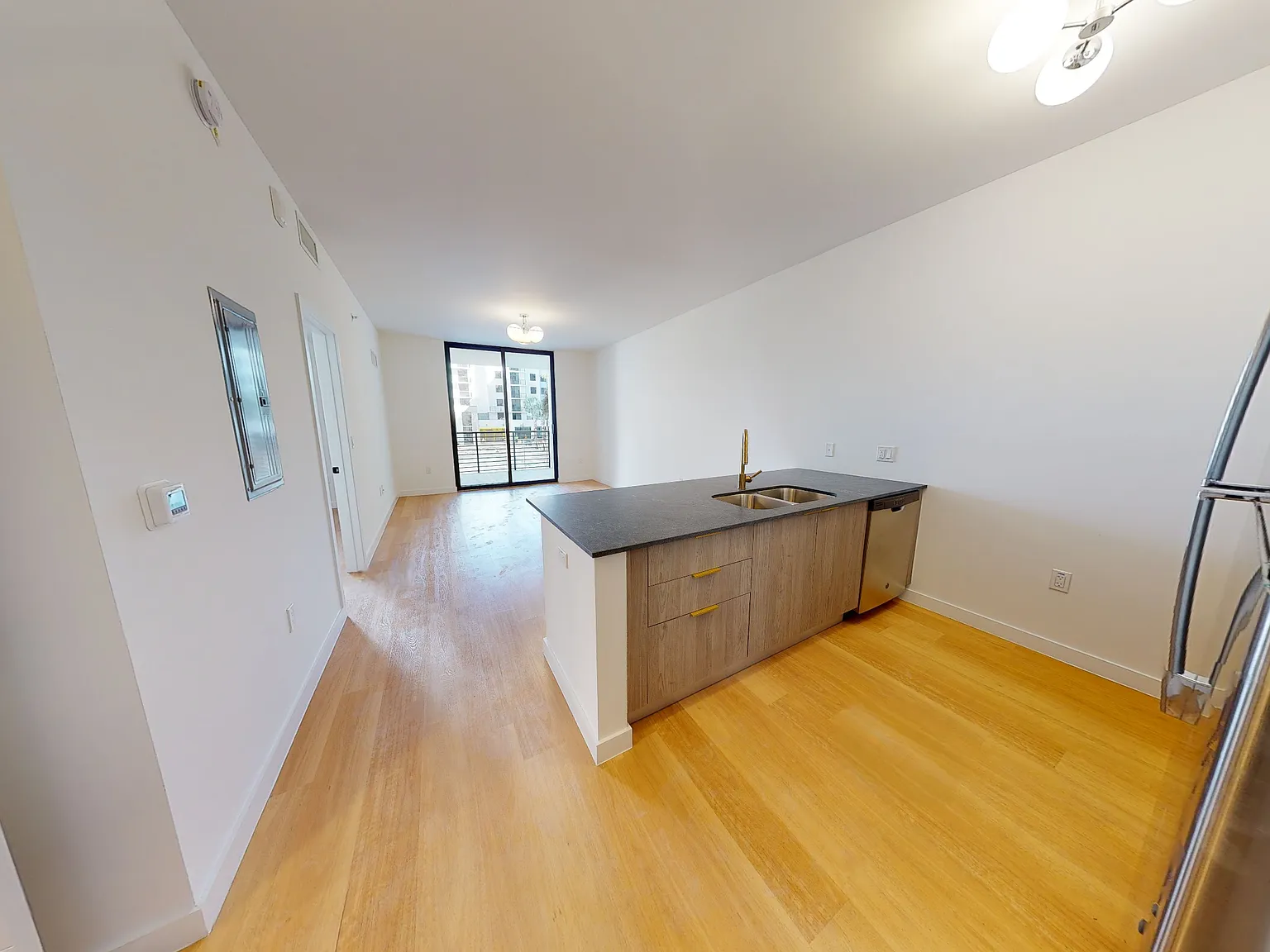 1 bed, 670 sqft, $2,099 — Photo 2