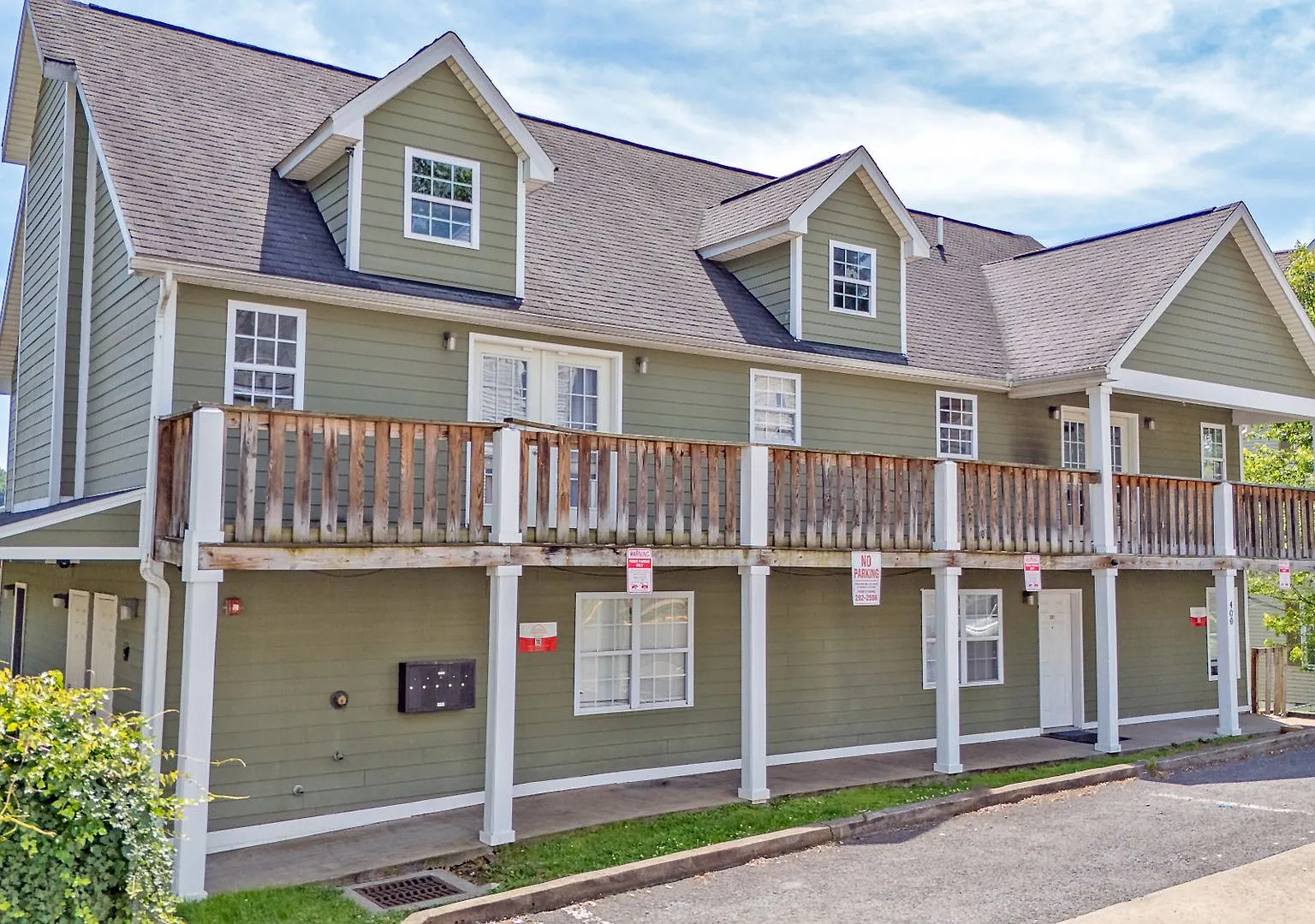 400 Forest Ave | 2 Bed, 3 Bed, & 4 Bed Options — Photo 2