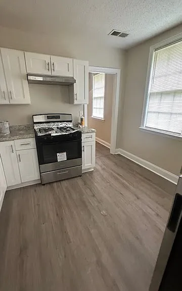 1098 Parkland Rd — Photo 1