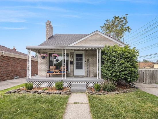 21409 Alexander St, Saint Clair Shores, MI 48081