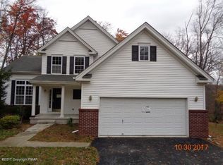 5117 Oakley Ct, Bushkill, PA 18324