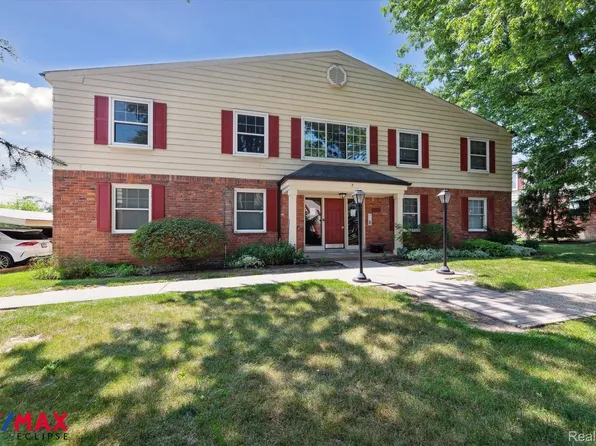 799 W Maple Rd, Clawson, MI 48017
