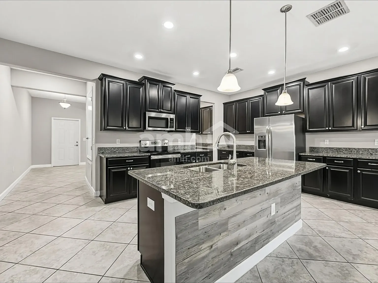 4 bed, 2.5 bath, 2946 sqft, $2,840 — Photo 3