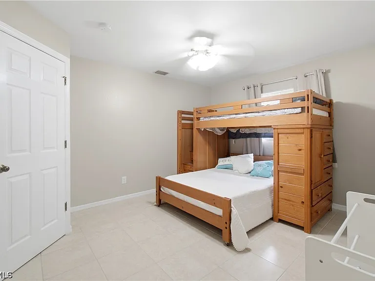 1712 SW Santa Barbara Pl — Photo 10