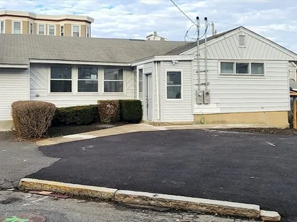 7 Dolphin Ave, Revere, MA 02151