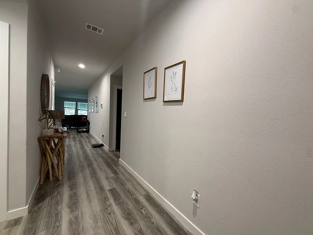 4 bed, 2.0 bath, 1836 sqft, $3,200 — Photo 4