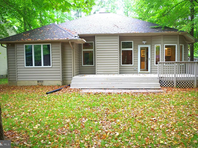 812 Petinot Pl — Photo 17