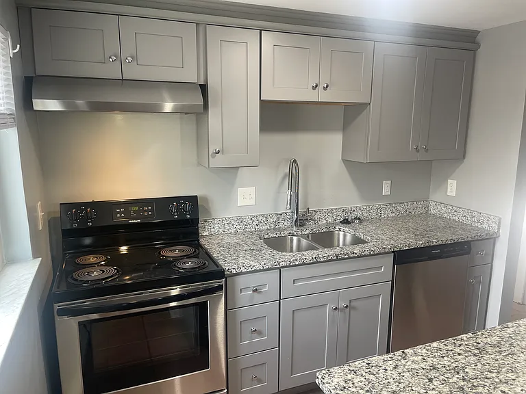 3610 Newton Ave #9 — Photo 6