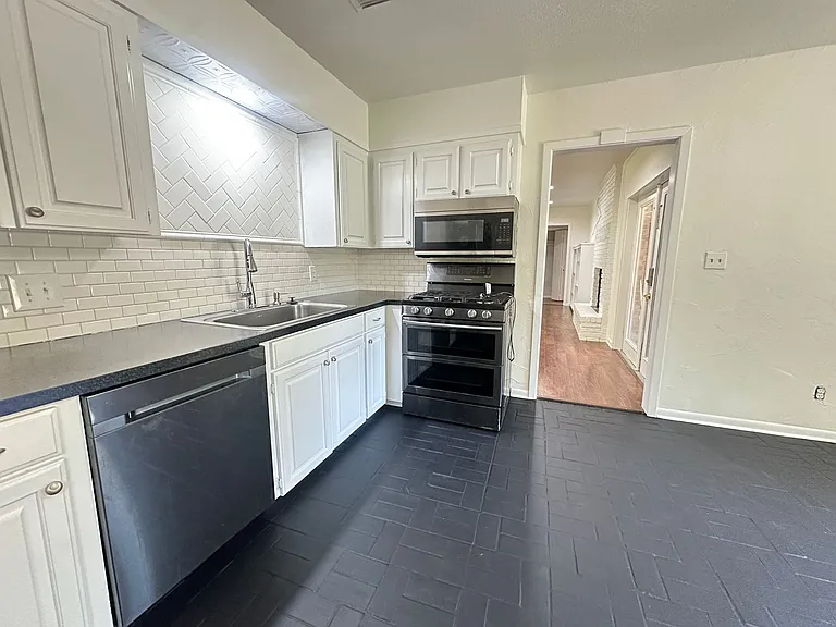 1008 Francais Dr — Photo 8