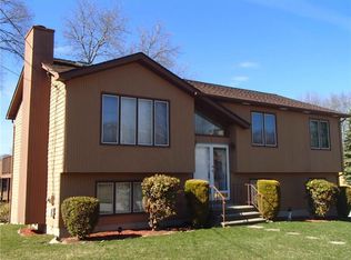 3 Highwood Ter, Cranston, RI 02920