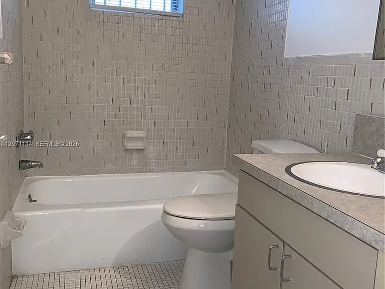 2612 Johnson St #4 — Photo 8