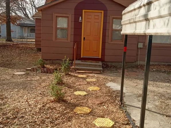 301 S 3rd St, Iola, KS 66749