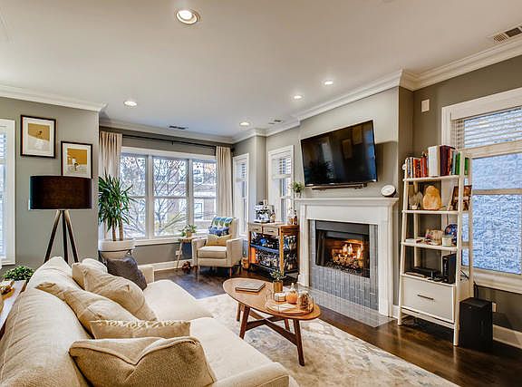 3rd image of 1310 N Claremont Ave #2