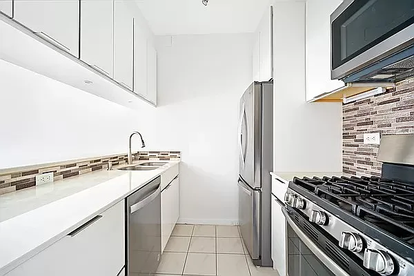 Rented by Douglas Elliman | media 15