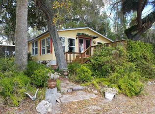 915 S Riverside Dr, Steinhatchee, FL 32359