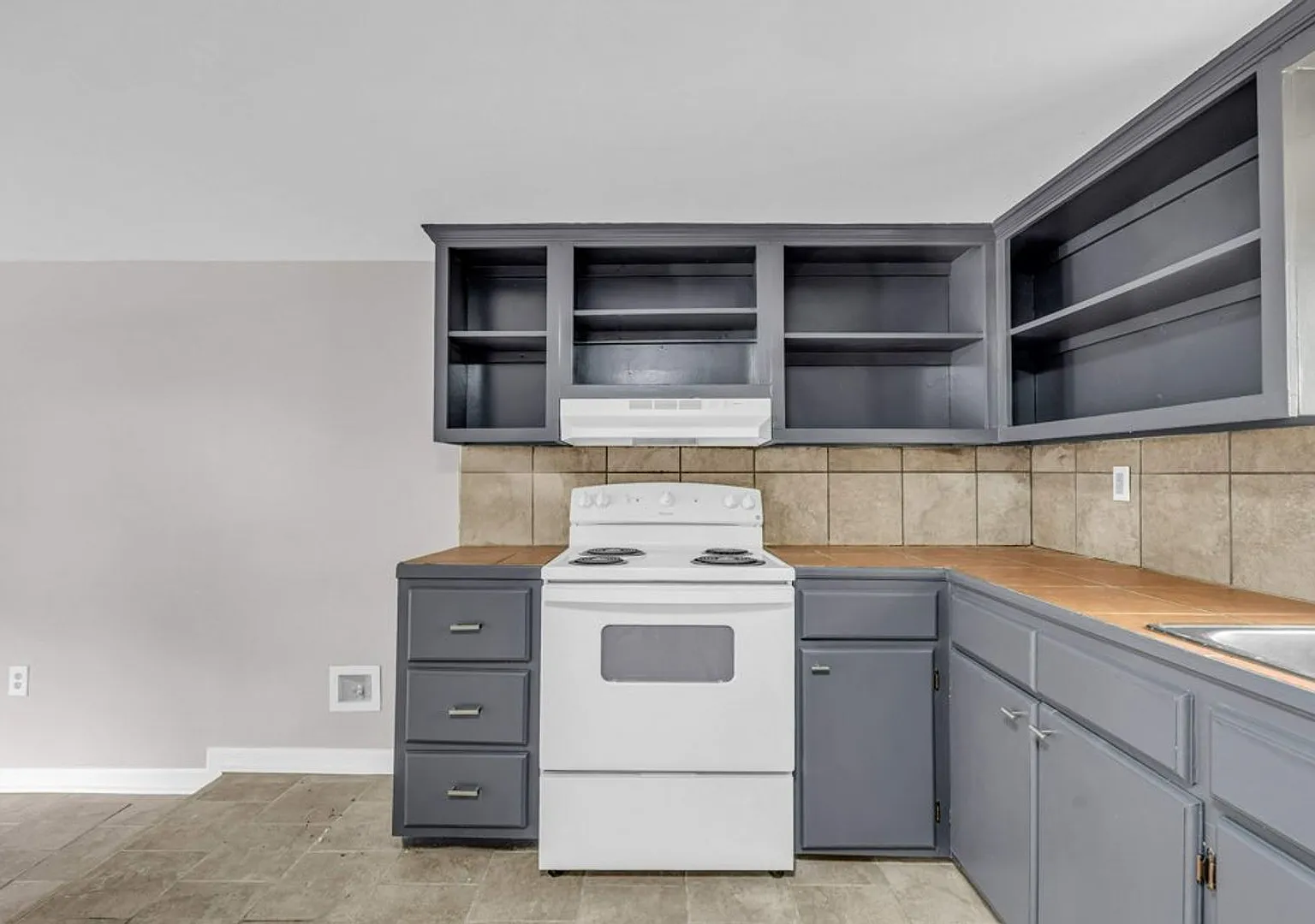 338 N Church St — Photo 3