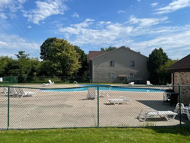 17072 Kingsbrooke Dr — Photo 3